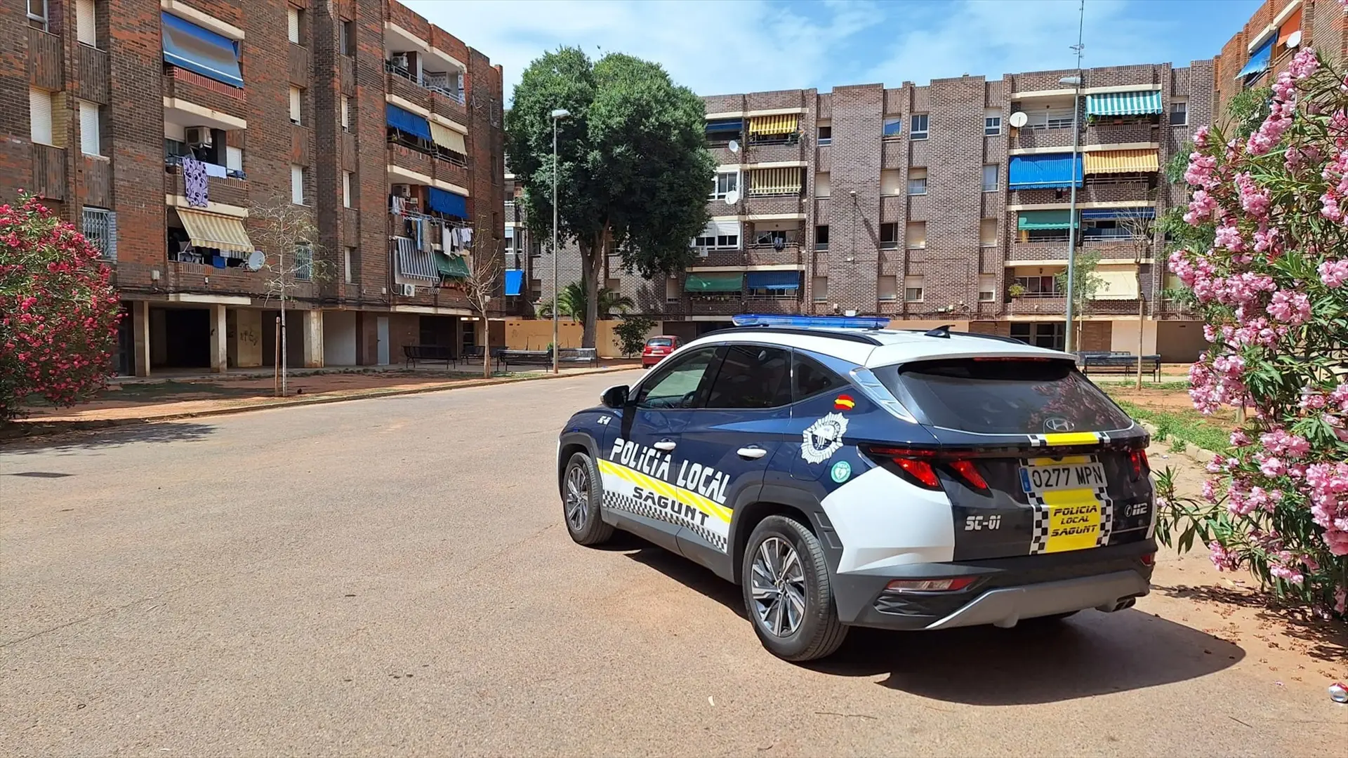 Una mujer de 27 años, herida grave tras caerle encima una ventana mientras paseaba con un bebé en Sagunto