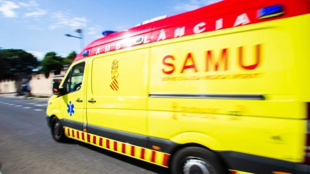 Una mujer fallecida y otras tres atendidas por humo en un incendio de una vivienda en Orihuela