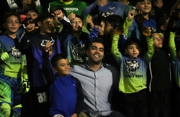 Kevin Bernal destaca la iluminación de la pista de BMX tras más de 20 años sin este servicio en Girardota.