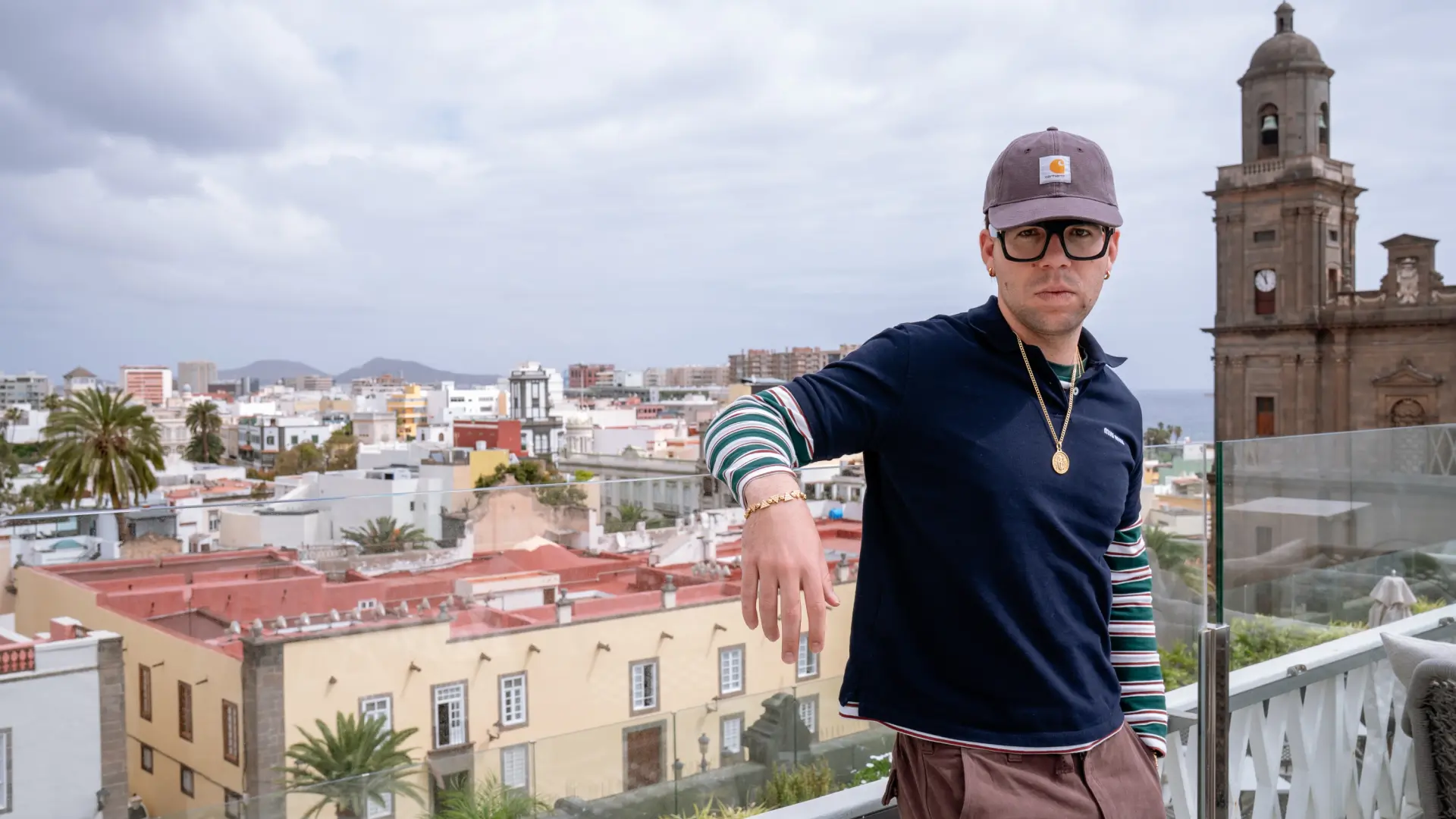 escucha su tercer disco, en el que potencia su identidad y sus raíces canarias