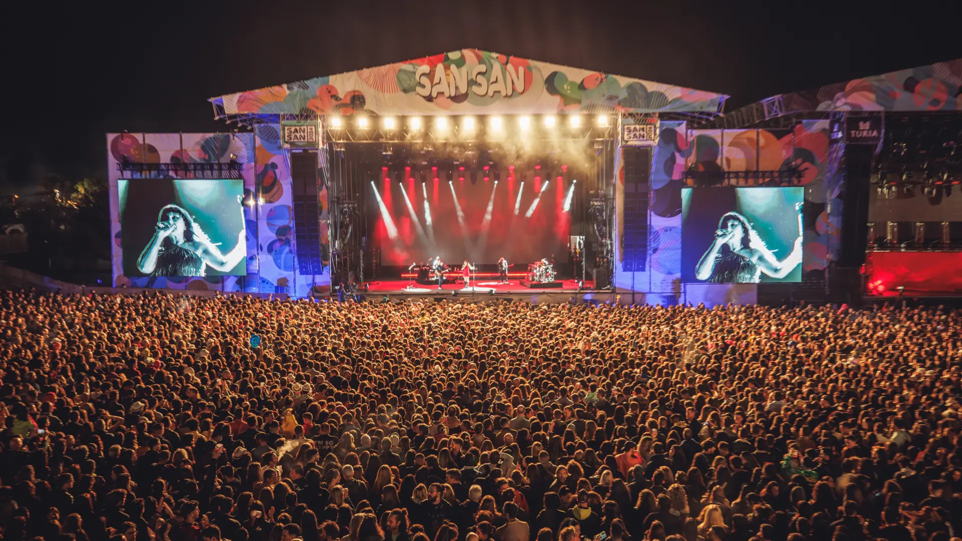 la organización se plantea cancelar los conciertos del jueves por fuertes rachas de viento