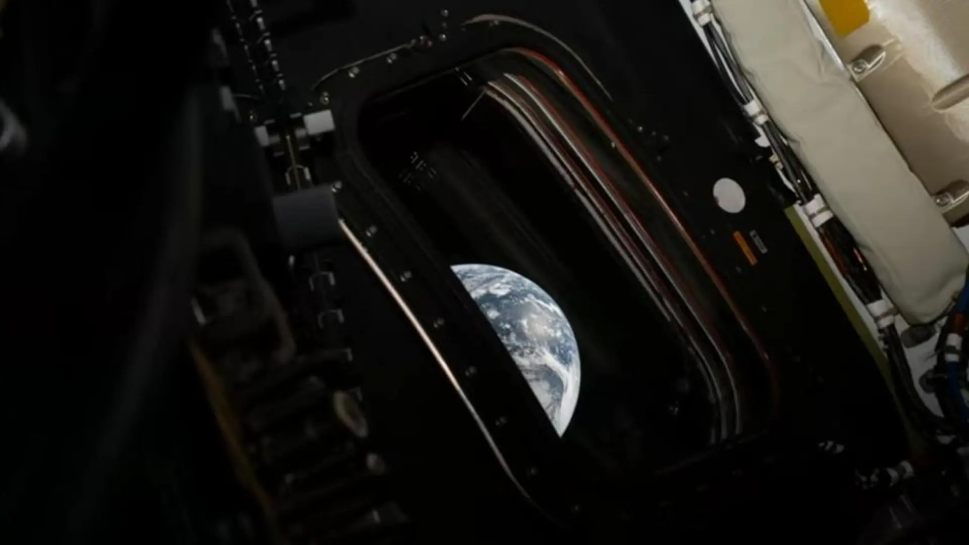 los astronautas de Artemis II capturan las primeras fotografías