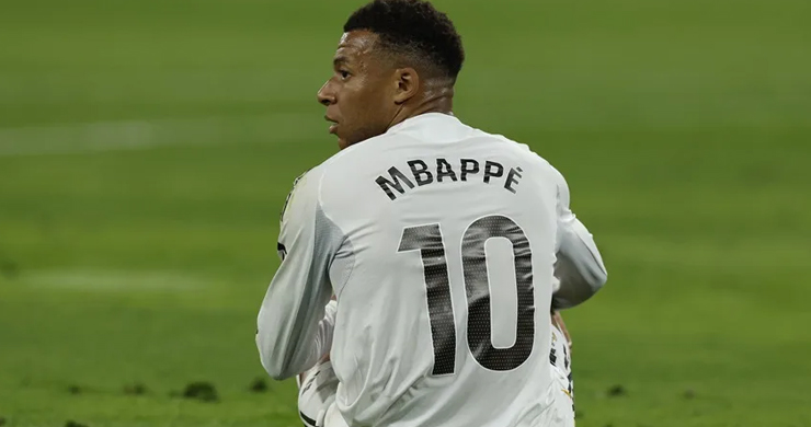 Mbappe sufre una lesión y el Real Madrid espera su recuperación para el clásico