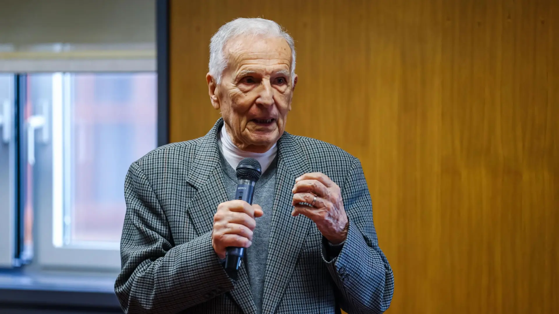 «50 gramos de pasta, poca carne, fruta cocida, legumbres y pescado»