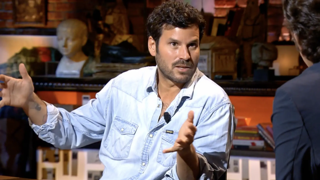 una médium, malas energías y su padre durmiendo en un hotel