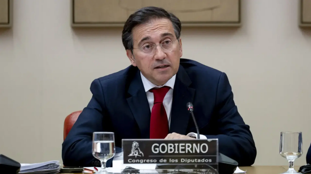 Albares viaja este lunes a Italia y al Vaticano para reforzar relaciones y abordar la visita del Papa León XIV en junio