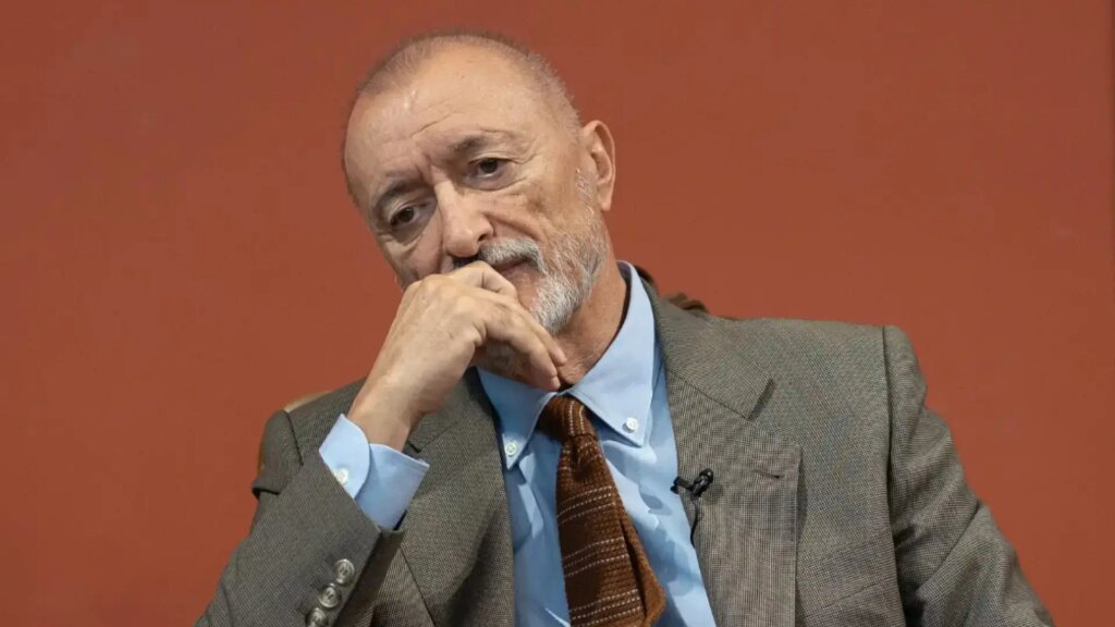 Arturo Pérez-Reverte admite una derrota en X como académico: «En efecto»