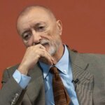 Arturo Pérez-Reverte admite una derrota en X como académico: «En efecto»