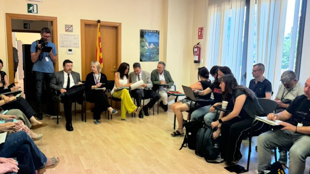 Catalunya y sindicatos docentes acuerdan una mejora salarial y convocatoria de cátedras, y ponen fin a las huelgas