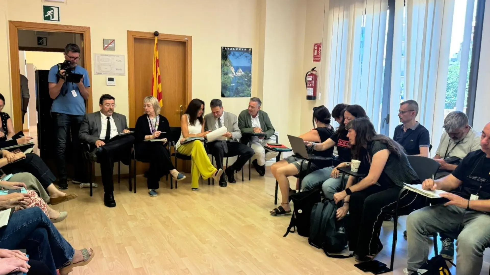 Catalunya y sindicatos docentes acuerdan una mejora salarial y convocatoria de cátedras, y ponen fin a las huelgas Catalunya y sindicatos docentes acuerdan una mejora salarial y convocatoria de cátedras, y ponen fin a las huelgas