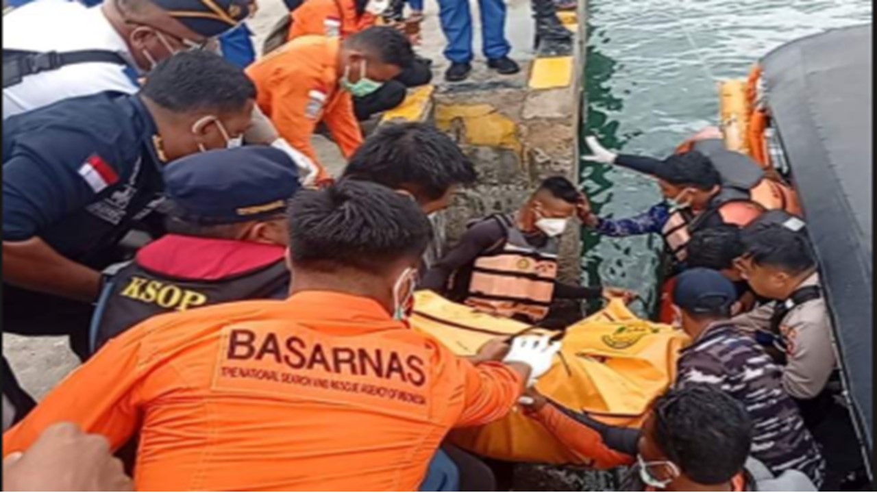 Condenan a 3 años y medio de prisión al capitán del barco que naufragó en Indonesia con una familia española a bordo Condenan a 3 años y medio de prisión al capitán del barco que naufragó en Indonesia con una familia española a bordo