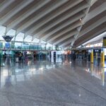 Doce menores que cogían un vuelo en Bilbao con destino Lanzarote, trasladados al hospital por una gastroenteritis leve