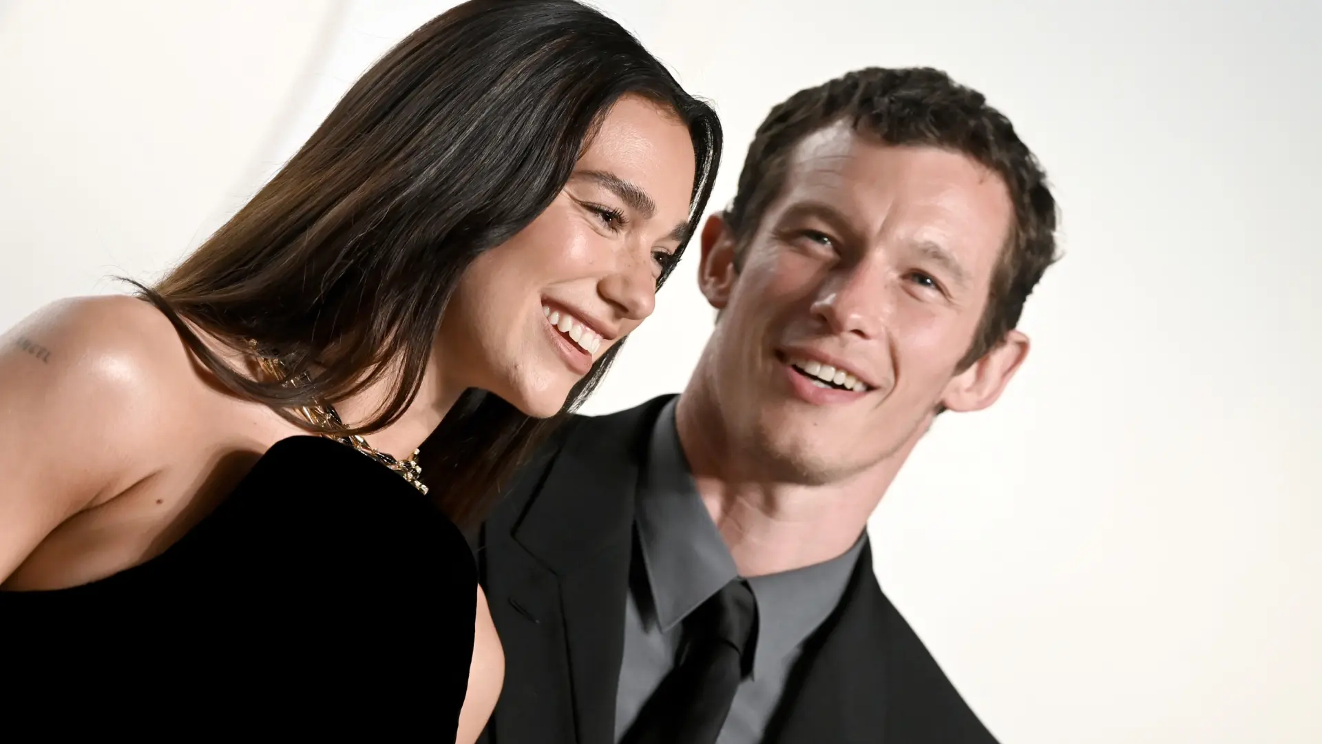 Dua Lipa y Callum Turner se casan por sorpresa en Londres