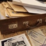 Encuentran 500 fotografías inéditas del premio nobel sevillano Vicente Aleixandre ocultas en una maleta en Madrid