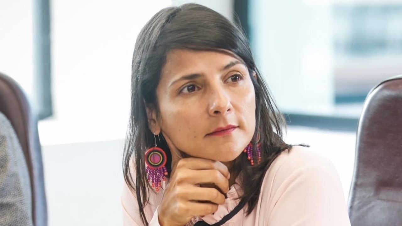 Fiscalía compulsará copias para investigar a Irene Vélez por presuntas irregularidades en millonario contrato de regalías Fiscalía compulsará copias para investigar a Irene Vélez por presuntas irregularidades en millonario contrato de regalías