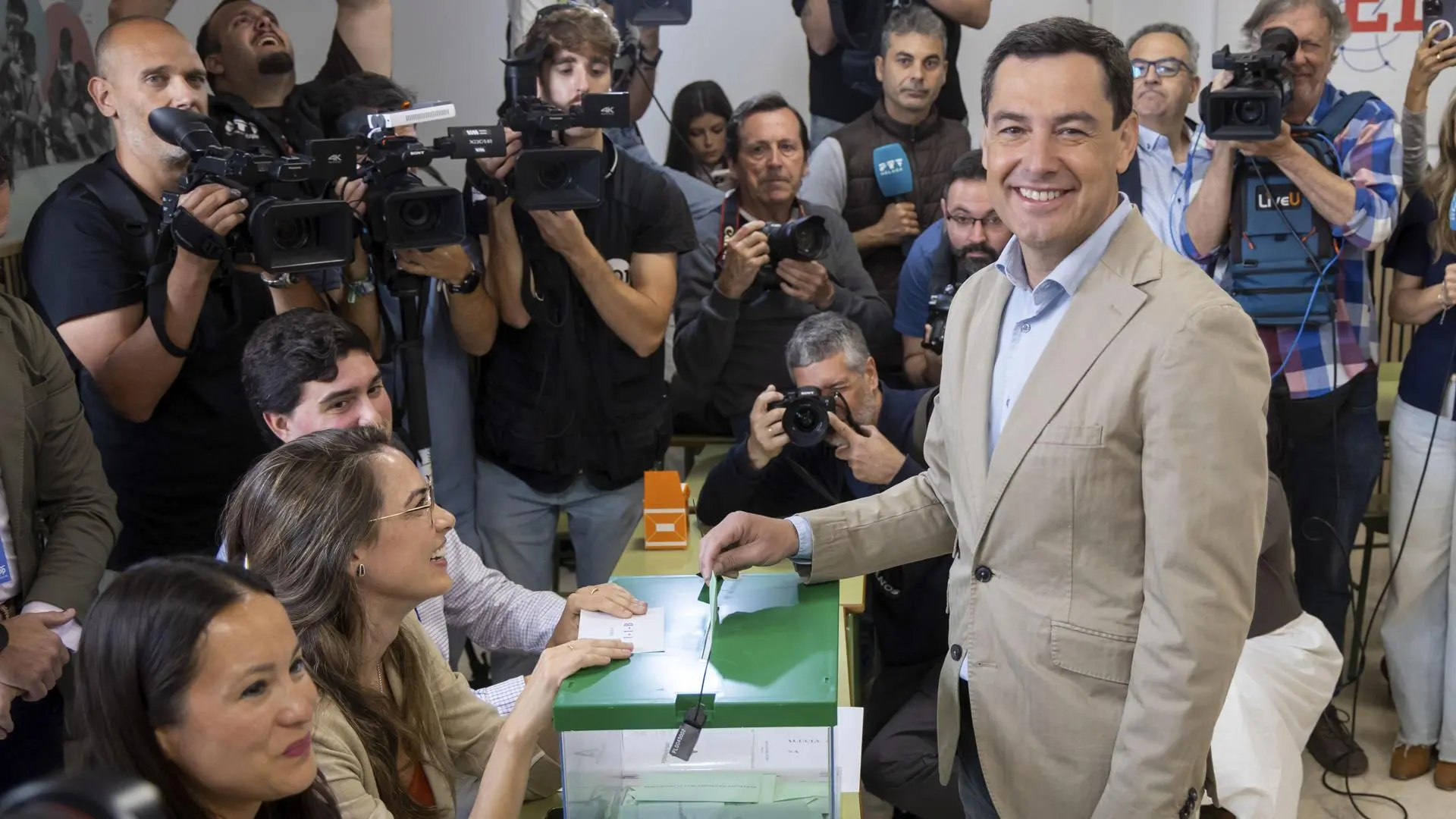Juanma Moreno gana, pero depende de Vox y el PSOE se hunde con el alza de la izquierda andalucista
