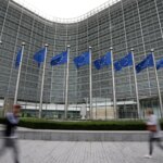 La Comisión Europea anuncia reuniones en Bruselas con el régimen talibán para agilizar la repatriación de afganos