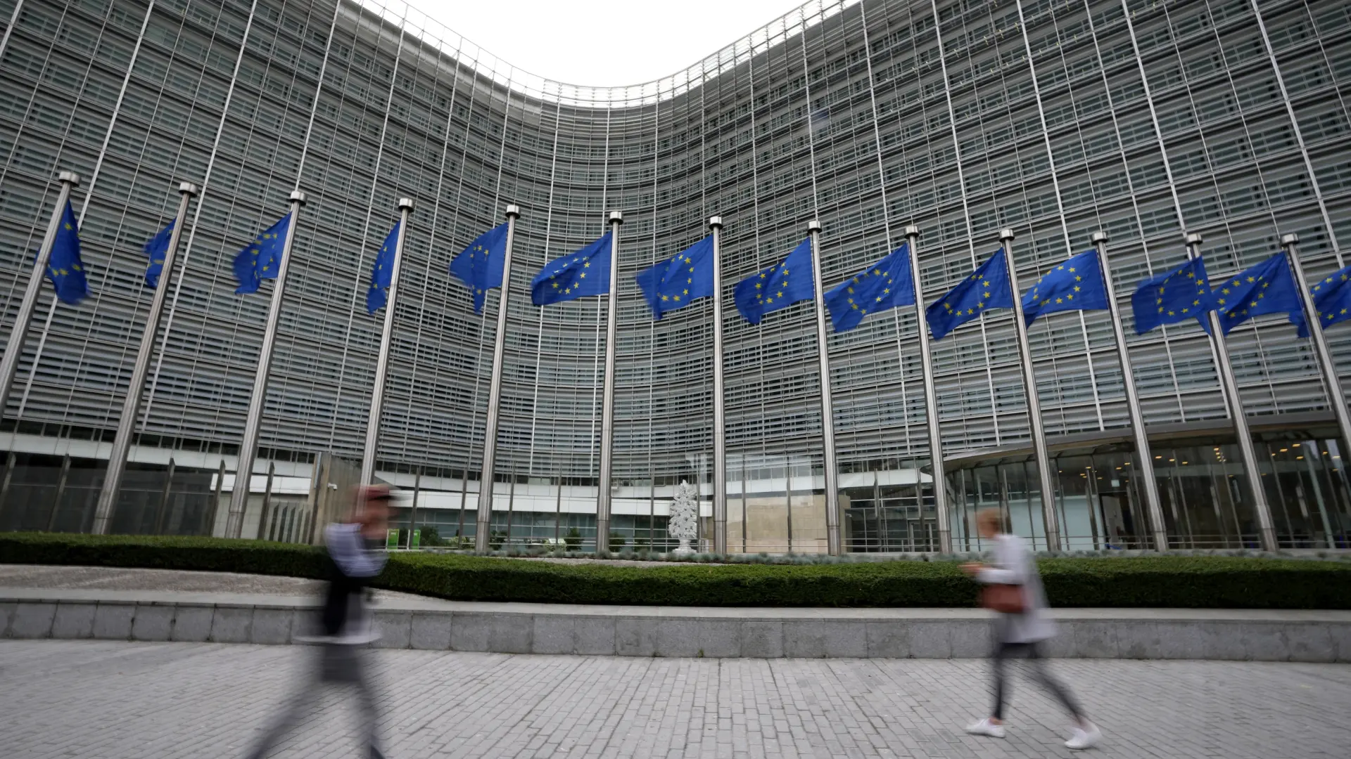 La Comisión Europea anuncia reuniones en Bruselas con el régimen talibán para agilizar la repatriación de afganos