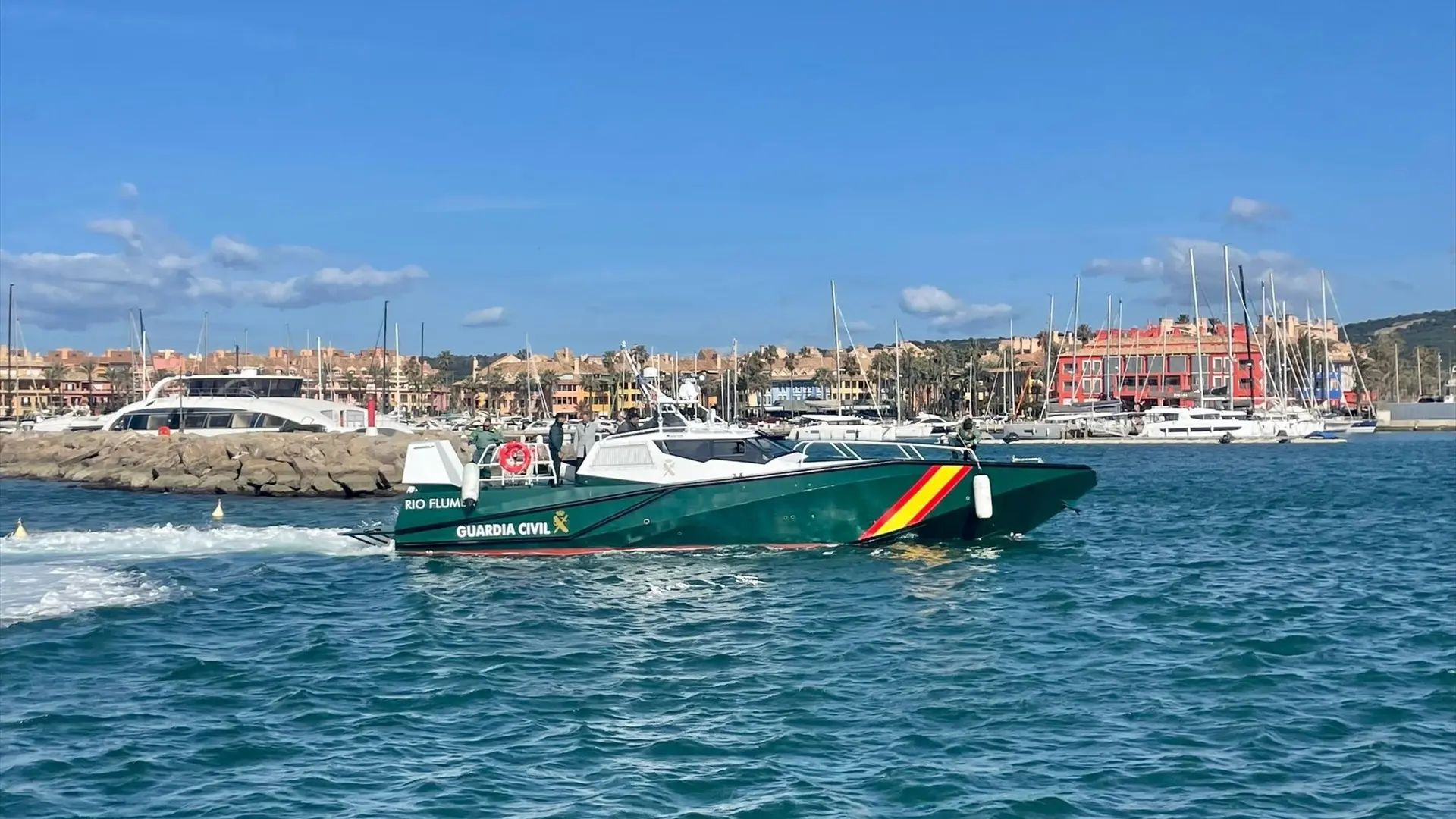 La Guardia Civil apresa en alta mar un carguero con un gigantesco alijo de cocaína
