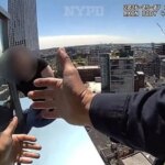 La Policía de Nueva York graba el angustioso rescate de una mujer en la cornisa de un rascacielos: «Podemos solucionarlo»