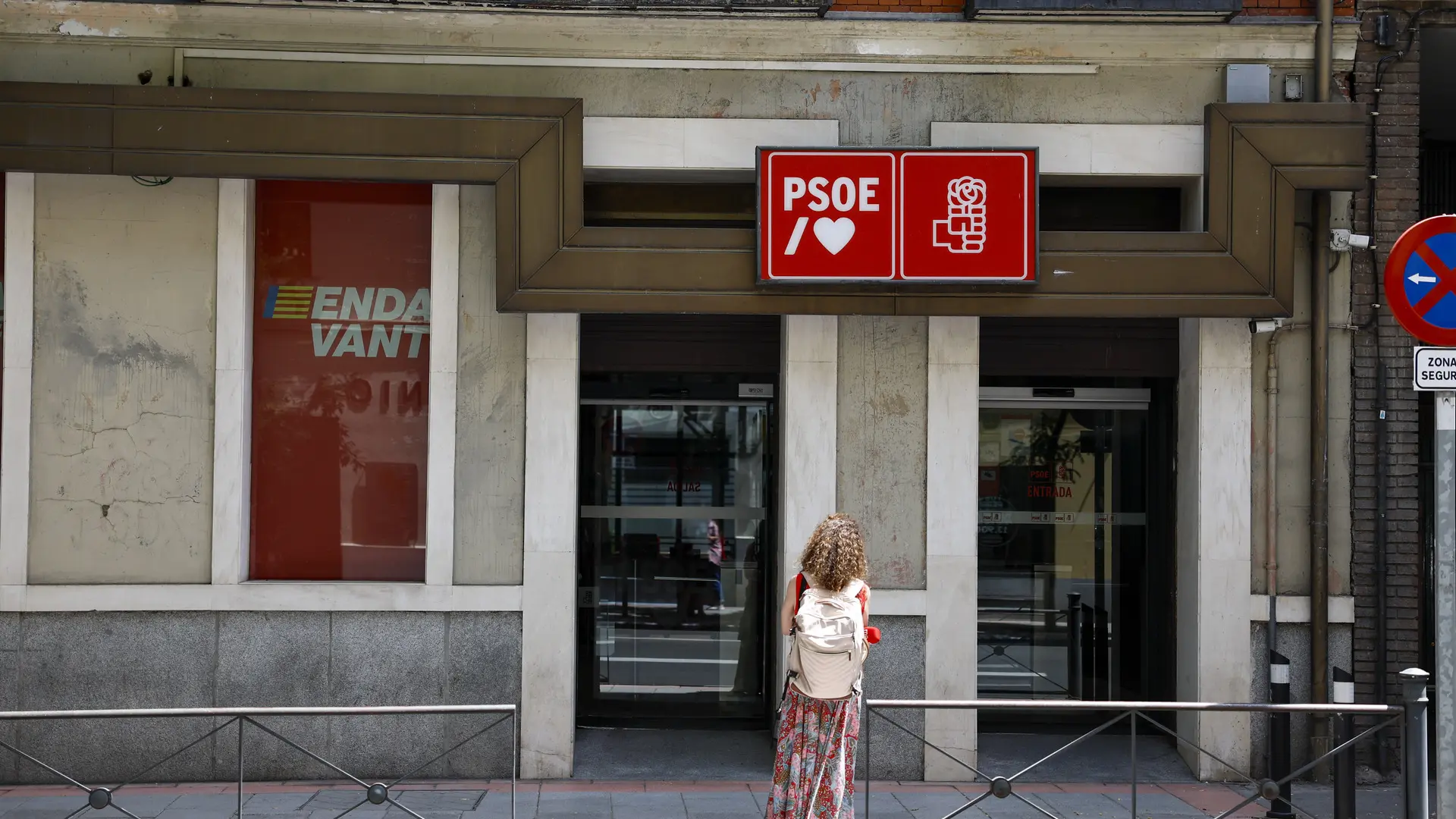 La UCO registra la sede del PSOE en Ferraz por presunta financiación ilegal La UCO registra la sede del PSOE en Ferraz por presunta financiación ilegal