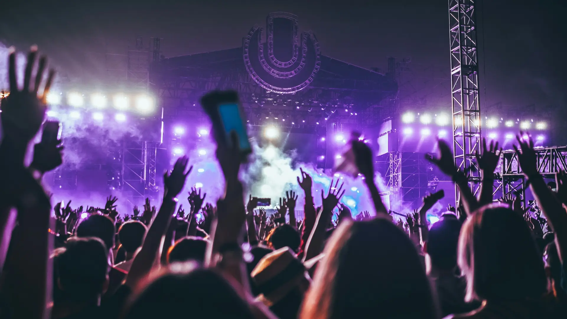 La música en vivo en España, con 807.2 millones, ya factura casi el doble que toda la taquilla anual del cine española La música en vivo en España, con 807.2 millones, ya factura casi el doble que toda la taquilla anual del cine española