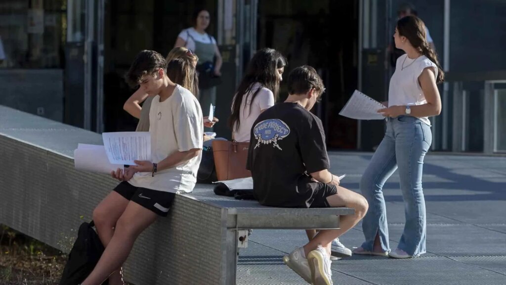 La tasa de ninis se redujo en la última década en la UE, pero sigue lejos del 9% de meta para 2030 La tasa de ninis se redujo en la última década en la UE, pero sigue lejos del 9% de meta para 2030