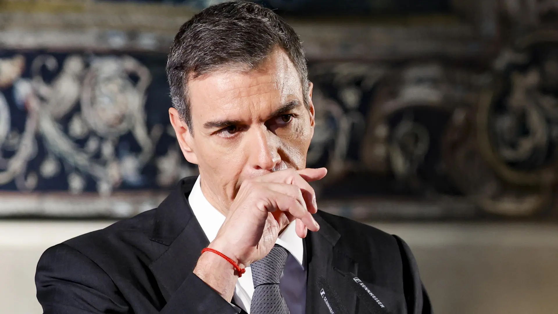 Las filas socialistas empiezan a dudar de la estrategia de Sánchez ante la falta de explicaciones: «Estamos saturados» Las filas socialistas empiezan a dudar de la estrategia de Sánchez ante la falta de explicaciones: «Estamos saturados»