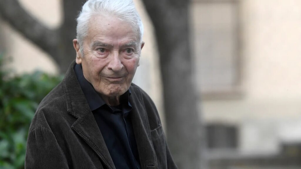 Muere José María Cruz Novillo, creador de los logos de PSOE, Correos y Renfe y la bandera de Madrid