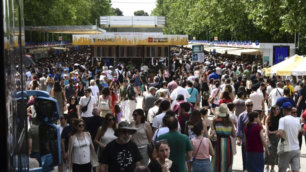 Siete escritores recomiendan sus títulos favoritos para comprar y leer en la Feria del Libro de Madrid Siete escritores recomiendan sus títulos favoritos para comprar y leer en la Feria del Libro de Madrid