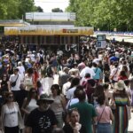 Siete escritores recomiendan sus títulos favoritos para comprar y leer en la Feria del Libro de Madrid