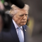 Trump anuncia una iniciativa humanitaria para permitir la salida de los buques atrapados por el cierre de Ormuz