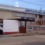 Un adolescente de 13 años abre fuego con el arma ilegal de su padrastro en una escuela brasileña y deja dos muertos