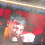 Un fan protagoniza uno de los momentos más esperados del primer concierto de Bad Bunny en Barcelona