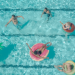 alquila la piscina y el bar durante dos veranos por 40 euros