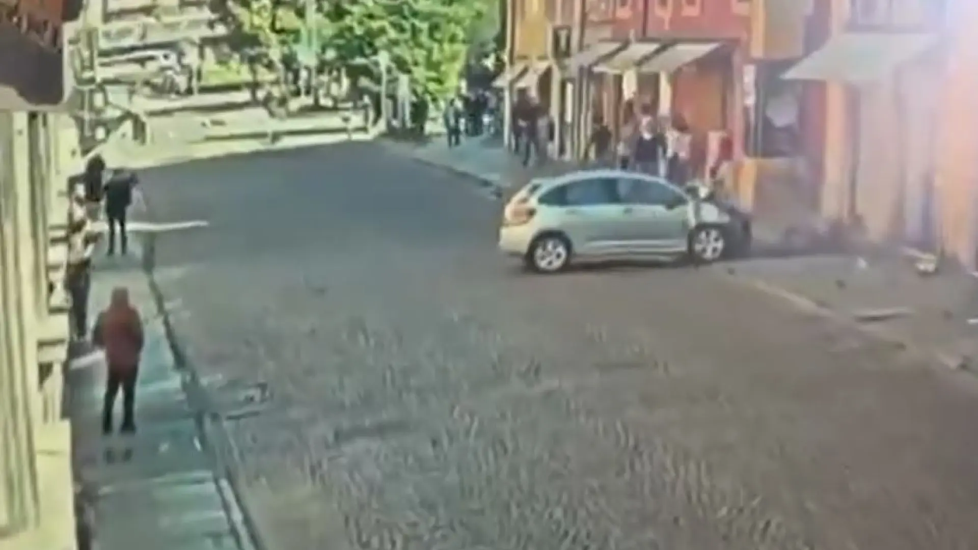 ocho heridos y el conductor reducido cuando intentaba apuñalar a gente