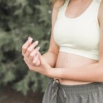 La fuerza al apretar la mano o la capacidad de auparse de la silla cinco veces podrían predecir si se padecerá una enfermedad en el futuro