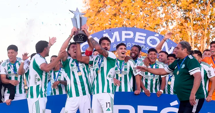 Racing celebra con sus hinchas su primer título profesional en 107 años