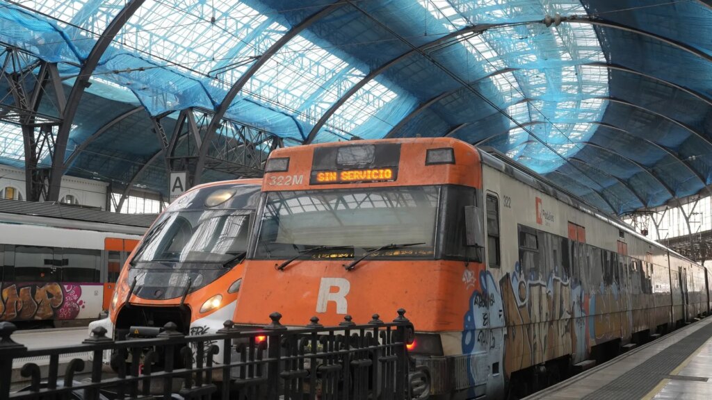 Adif culpa a Siemens de las averías que han paralizado Rodalies el primer día del Papa en Barcelona y anuncia acciones legales Adif culpa a Siemens de las averías que han paralizado Rodalies el primer día del Papa en Barcelona y anuncia acciones legales