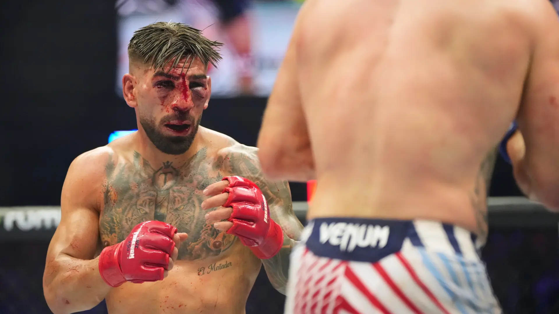 Así fue el momento en que el médico de la UFC paró el combate de Ilia Topuria a petición de su hermano: «No veo casi nada»