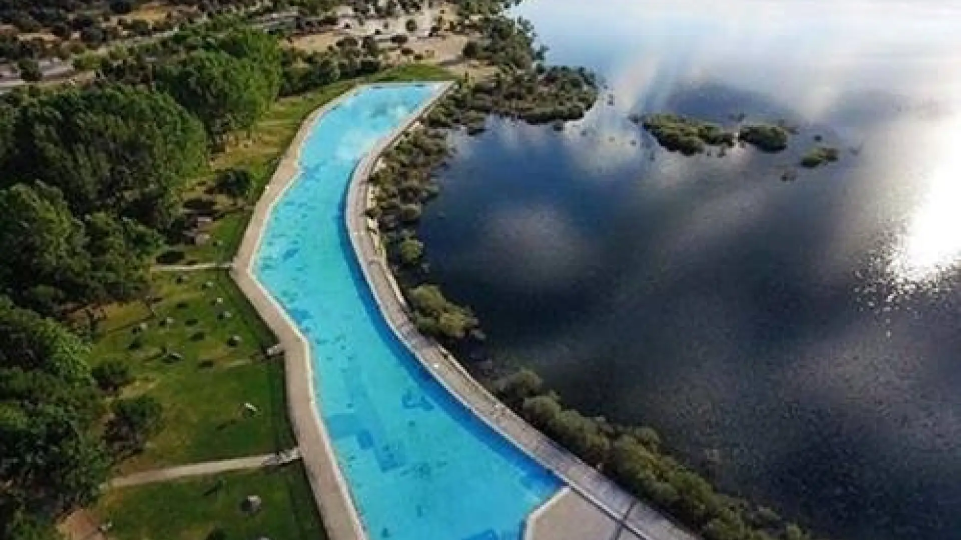 Buitrago retrasa la apertura de su piscina, la más larga de España Buitrago retrasa la apertura de su piscina, la más larga de España