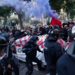Cuatro mossos heridos en las cargas para impedir choques entre neonazis y antifascistas en Barcelona Cuatro mossos heridos en las cargas para impedir choques entre neonazis y antifascistas en Barcelona