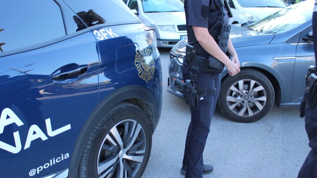 Dos policías se enfrentan a dos años de cárcel acusados de golpear a una persona que no llevaba mascarilla en Covid