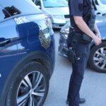 Dos policías se enfrentan a dos años de cárcel acusados de golpear a una persona que no llevaba mascarilla en Covid