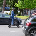 El Gobierno fija en 15 años la edad mínima para conducir patinetes eléctricos y el uso obligatorio de casco El Gobierno fija en 15 años la edad mínima para conducir patinetes eléctricos y el uso obligatorio de casco