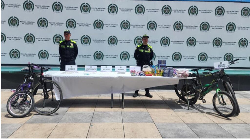 Caen seis viviendas señaladas de microtráfico en Engativá: hallan droga, pólvora y bicicletas sin documentación