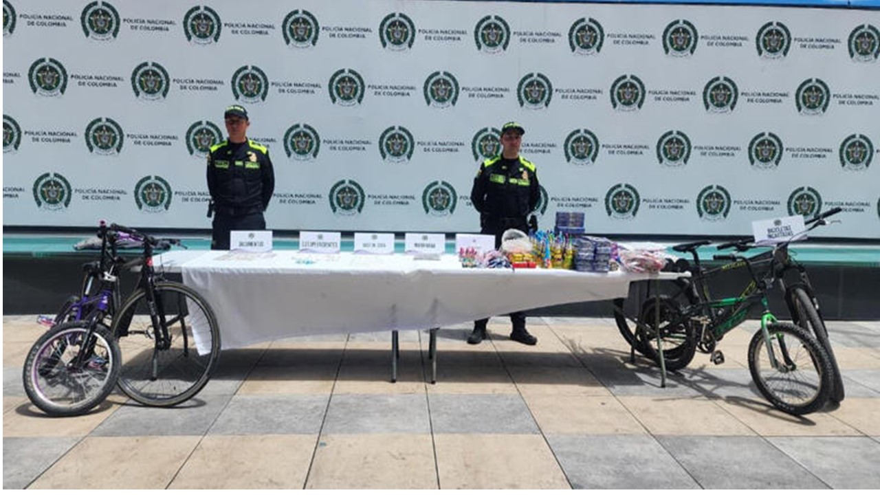 Caen seis viviendas señaladas de microtráfico en Engativá: hallan droga, pólvora y bicicletas sin documentación