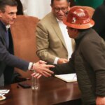 El presidente de Bolivia inicia un diálogo con el gremio de trabajadores para buscar una salida a las protestas que exigen su renuncia El presidente de Bolivia inicia un diálogo con el gremio de trabajadores para buscar una salida a las protestas que exigen su renuncia