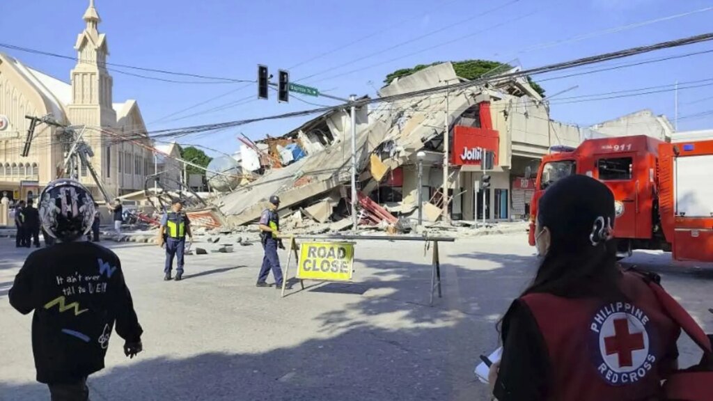 El terremoto de magnitud 7,8 que sacudió el sur de Filipinas elevó el lecho marino hasta dos metros El terremoto de magnitud 7,8 que sacudió el sur de Filipinas elevó el lecho marino hasta dos metros