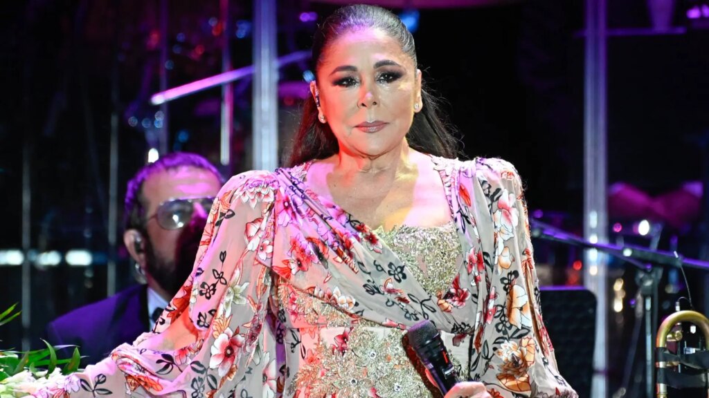 Isabel Pantoja cancela su concierto de Sevilla y la organizadora, Icónica Festival, dice que la denunciará por estafa si no da marcha atrás Isabel Pantoja cancela su concierto de Sevilla y la organizadora, Icónica Festival, dice que la denunciará por estafa si no da marcha atrás